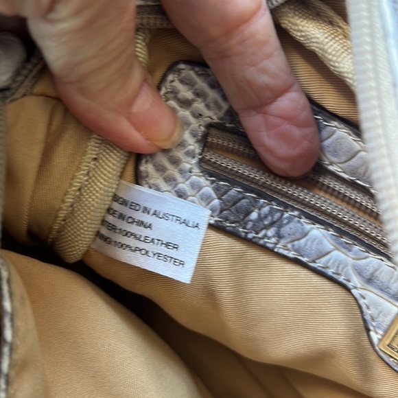 ADA ( Australian) leather crossbody bag - Picture 8 of 16